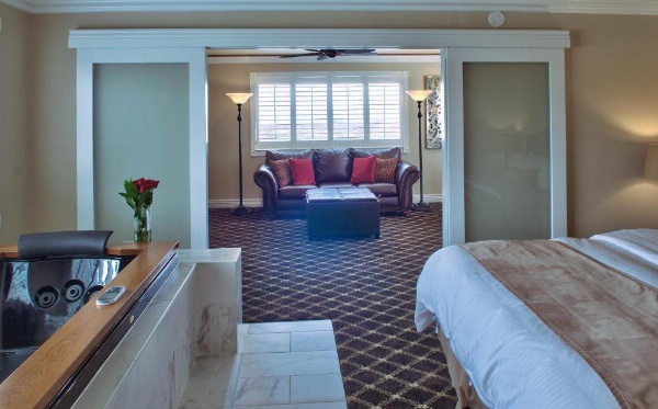 Lovers Point Inn image 9